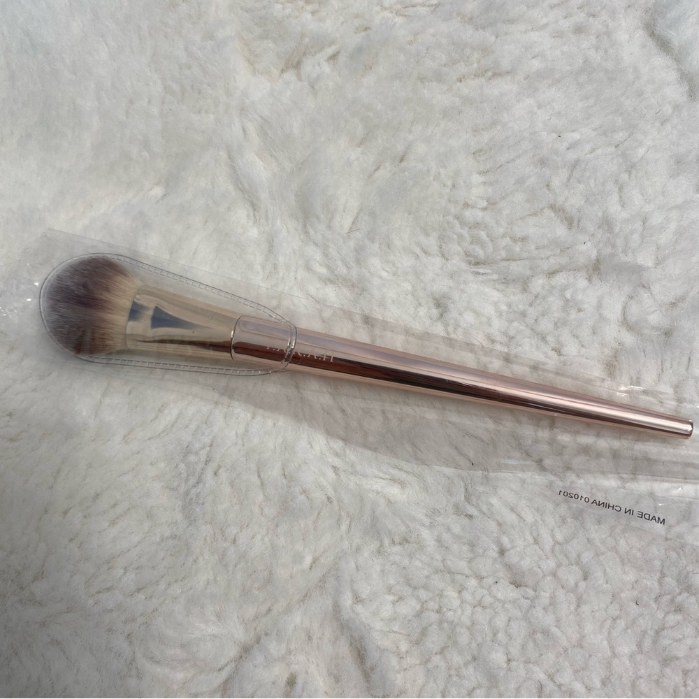 FARAH Pressed Powder Makeup Brush 620F in Rose Gold
